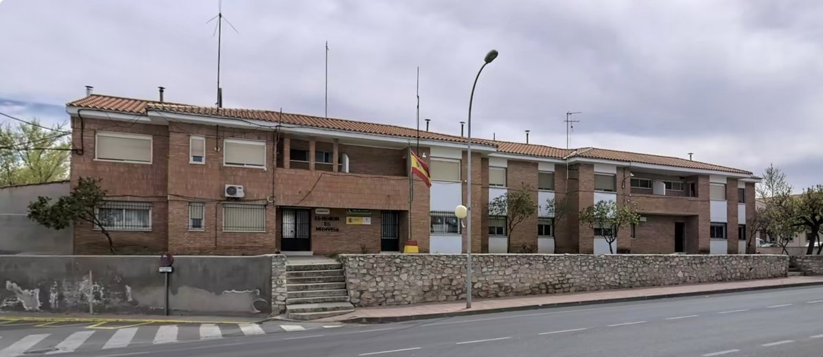 casa_cuartel's tweet photo. #cadadíauncuartel (1674)
Hoy vamos a conocer la #casacuartel de #PedroMuñoz (Ciudad Real):

📐 Teresa Domínguez Alonso
💶 @guardiacivil 
🗓 1972
📍 39,40603° N, 2,95258° O
🏘️ 7
1/4 https://t.co/Ph7PWQiumG