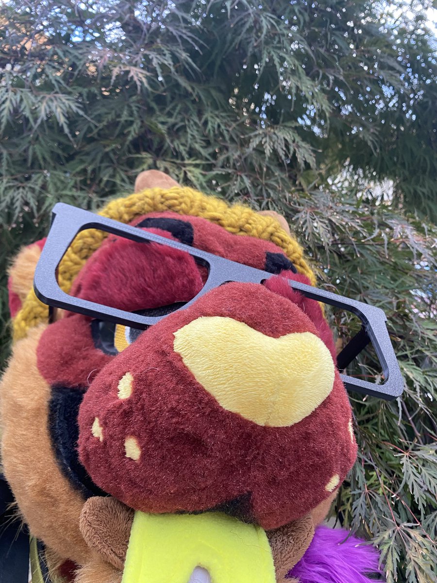 Tachihound's tweet photo. I’m going to be at #furrydelphia on Sunday!! I’ll have some goodies to hand out! Look for me at the sketchbook swap panel!! https://t.co/u20N5WleNt