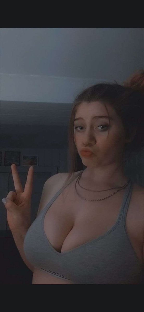 GoldenS86257889's tweet photo. Dm to see teen exes https://t.co/aMPfOER4kI