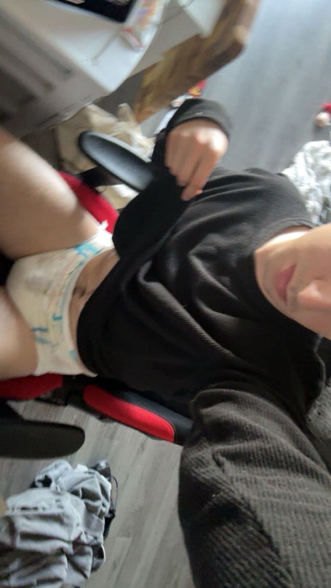 abdltwink247141's tweet photo. Ooops I think I had an accident 

(It smushed to the front and back)
#abdl #diapermess #diaperboy #stinky https://t.co/GVNNe34o27