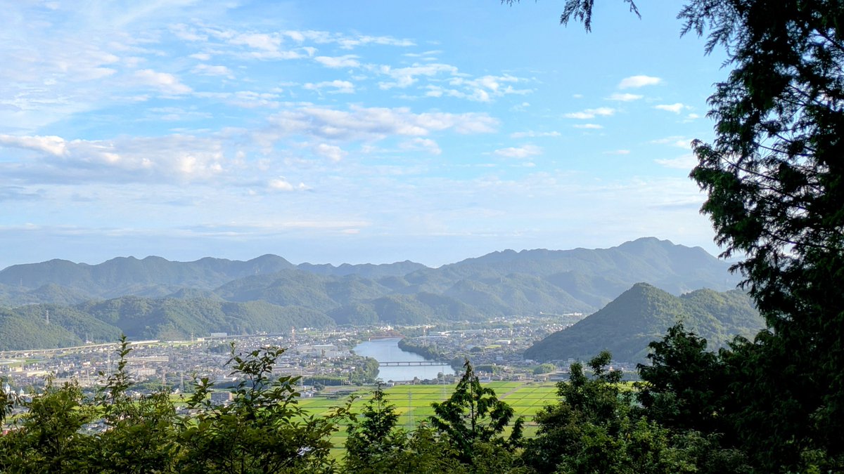 maru9939a's tweet photo. おはようございます🌤️
夏休みですね〜♫早朝から東屋は子供達でいっぱいでした😊 https://t.co/XBaJK1BNYY