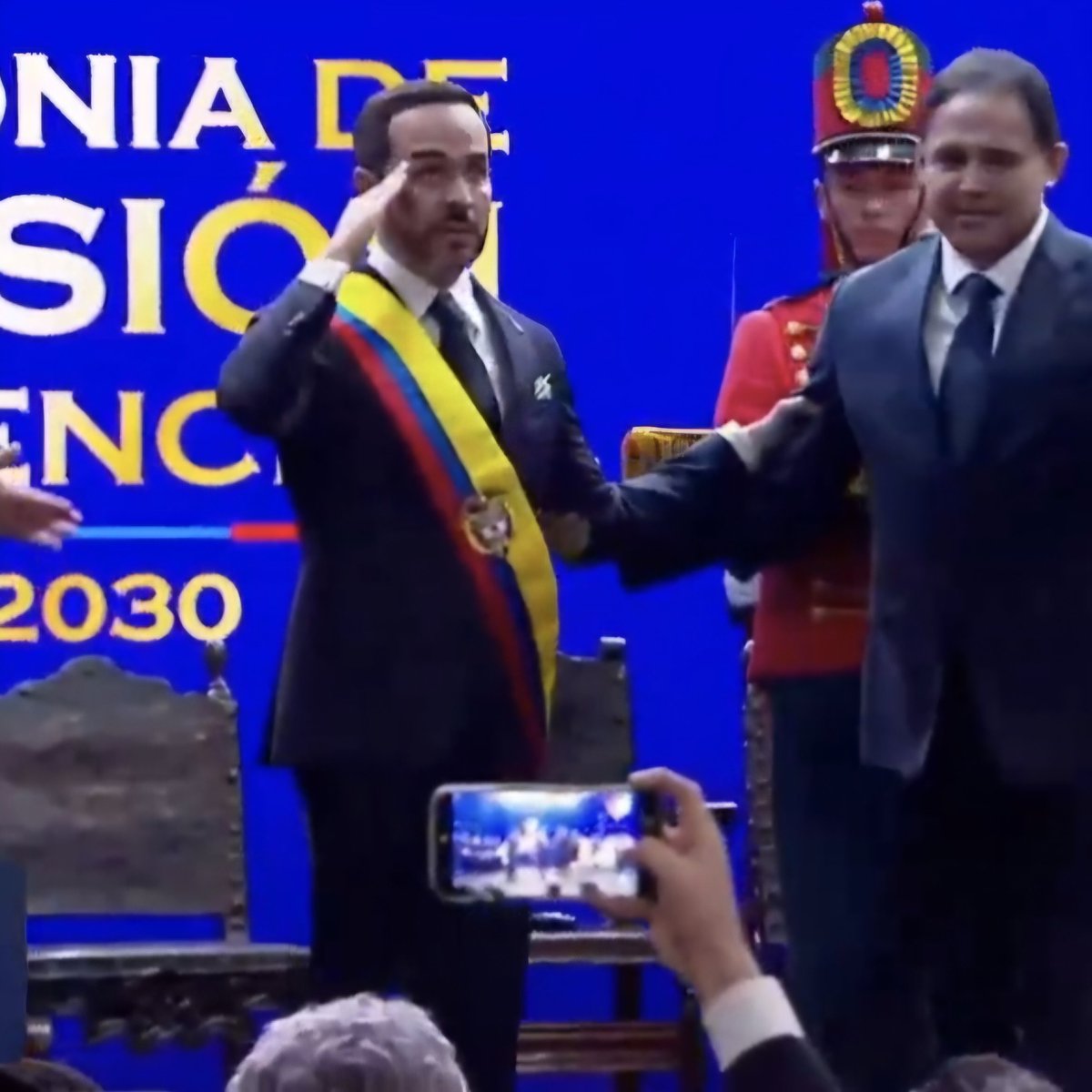 csancheznieto's tweet photo. Que comience el show #Colombia con el Abelardo de la Espriella tendrán un reality show en la presidencia colombiana, votaron pensando en que les iba ir mejor pero está difícil con un político así, en cuatro años veremos el desastre político. https://t.co/hocM1Fcok2