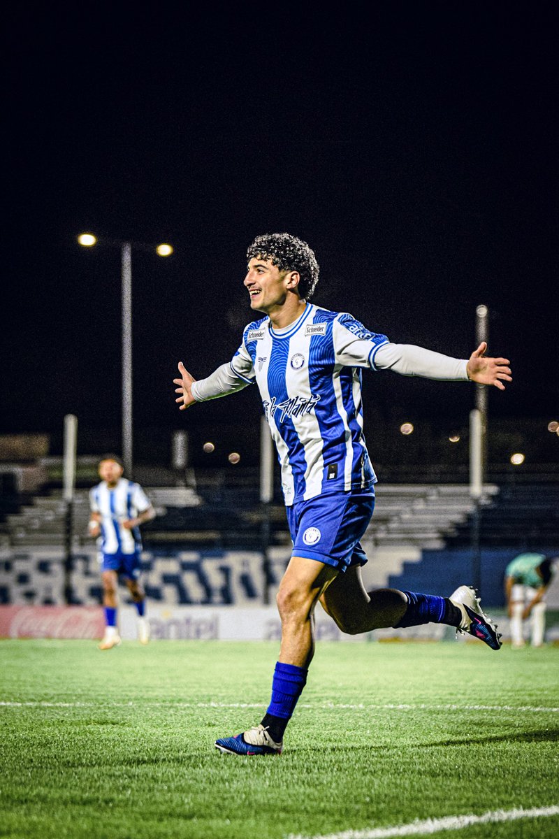 CerroLargoFc's tweet photo. 🦸‍♂️ 𝑃𝑎𝑛𝑑𝑖𝑎𝑛𝑖 pone el primero desde el arranque https://t.co/6YTTccaZIo