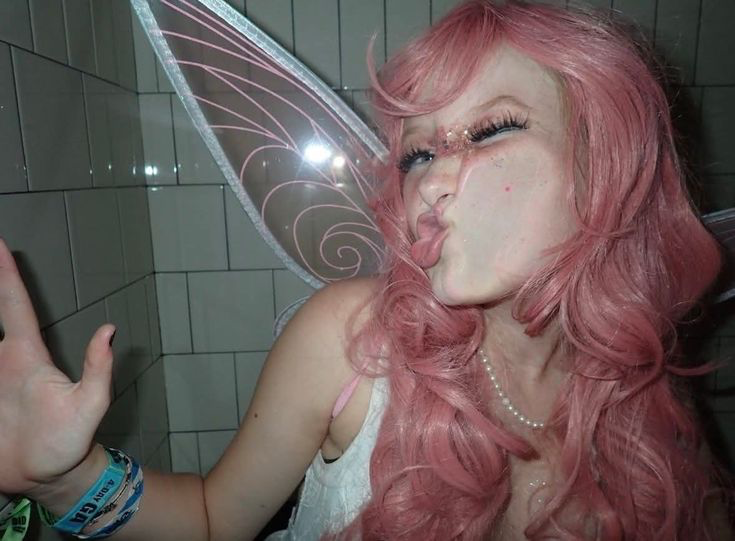SalvaAnimates's tweet photo. Fairy Clara
A friend was showing cool pose pictures for artworks in a Discord group, and I came across this one. https://t.co/vEvdO5bnje