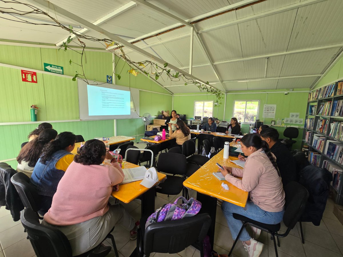 CobaemA's tweet photo. 📚✨ Segundo día de Jornada de Reunión de Academia en #COBAEMAculco🏫

Continuamos fortaleciendo el trabajo colegiado y la colaboración entre nuestras y nuestros docentes. https://t.co/diCID53DVO