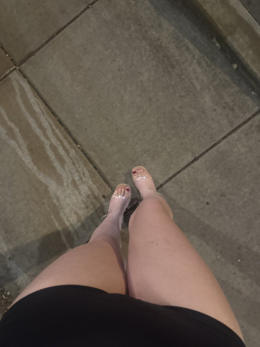 velvetaft3rdark's tweet photo. come see me at work?😛💕 https://t.co/RqpoO1SlJI