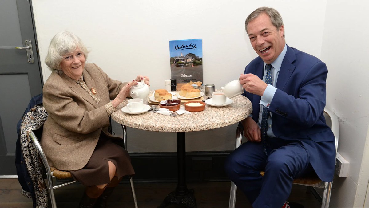 ArchRose90's tweet photo. Counter Terror Police investigating the murder of Ann Widdecombe have reopened an inquiry into a firebombing incident at Nigel Farage’s home in April 2025.

No arrests were made.

We need a discussion about far-left extremism and honest reporting about its danger from the MSM. https://t.co/Epf4KBHWYP
