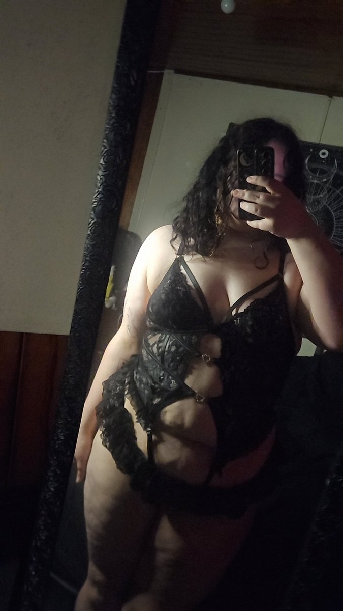 backgroundaces's tweet photo. Sorry I went insane for a bit.....please text me 😬 #onlyfans #NSFW #adult #selling #content #fantasy #roleplay #stoner #twenty https://t.co/qHXppMo66J