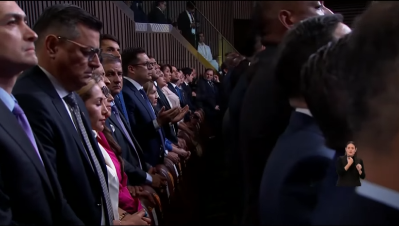 qtf's tweet photo. Una oración por una nueva Colombia. "Que vuelva la seguridad a nuestras calles, a nuestros pueblos, a nuestros municipios y ciudades". Así inicia el gobierno del presidente Abelardo de la Espriella @ABDELAESPRIELLA 

AMÉN 🙏 https://t.co/2PPCm9X3hu
