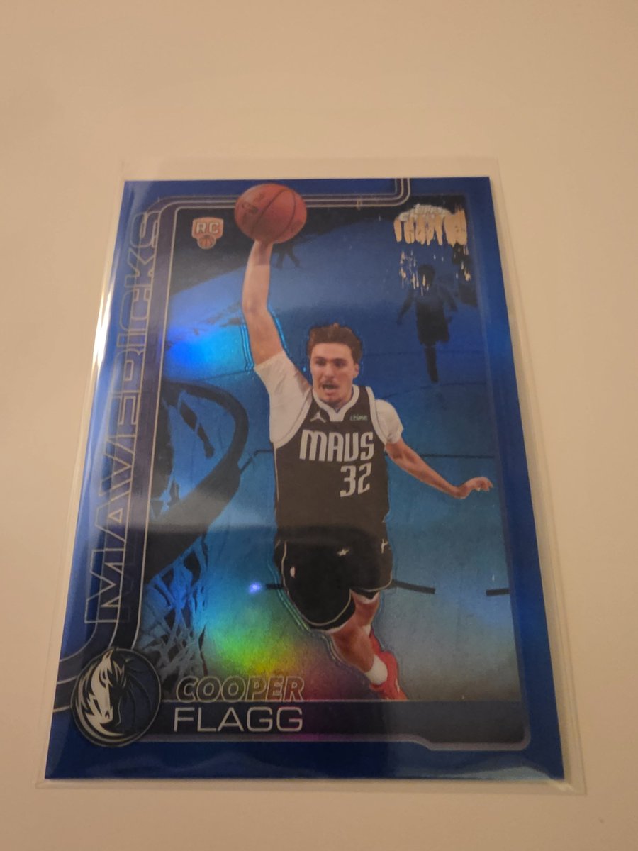 ImSoooobabe's tweet photo. Finally got a numbered Coop and there's not any numbers lol. Great qc @Topps @CardPurchaser https://t.co/7KND8HUDOf