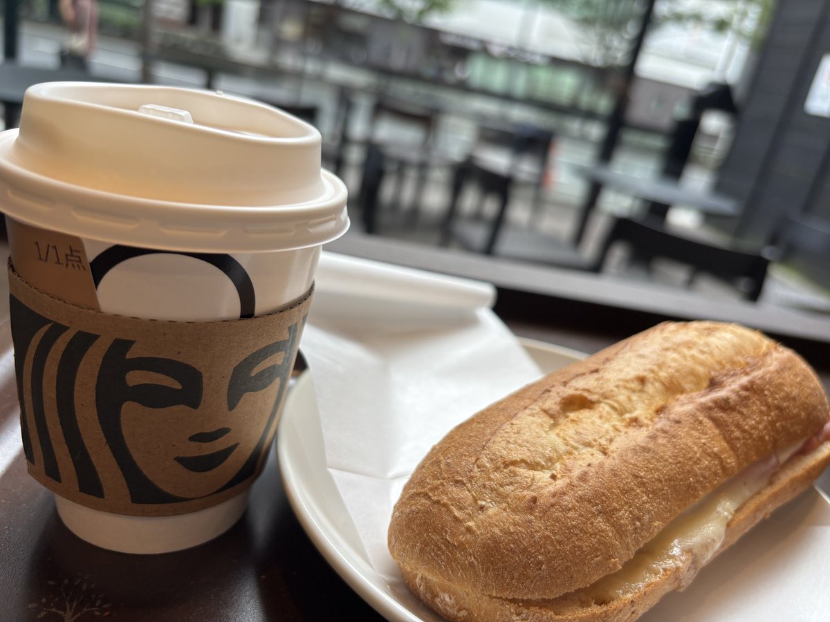 monroe_2222's tweet photo. おはようございます😃
京都3日目⛩️
今朝は少し曇り空☁️
朝食🥪☕️は併設しているスタバで景色をぼぉーと眺めながら😊

さぁ、今日はお土産を買ってランチ🍽️後は早目に大阪へ。

しかしその足でジムに行くという無茶な予定を入れた自分のバカさ加減にひと夏の経験をしようと思います。

良い1日を🤗✨ https://t.co/FDEvKuSFnk