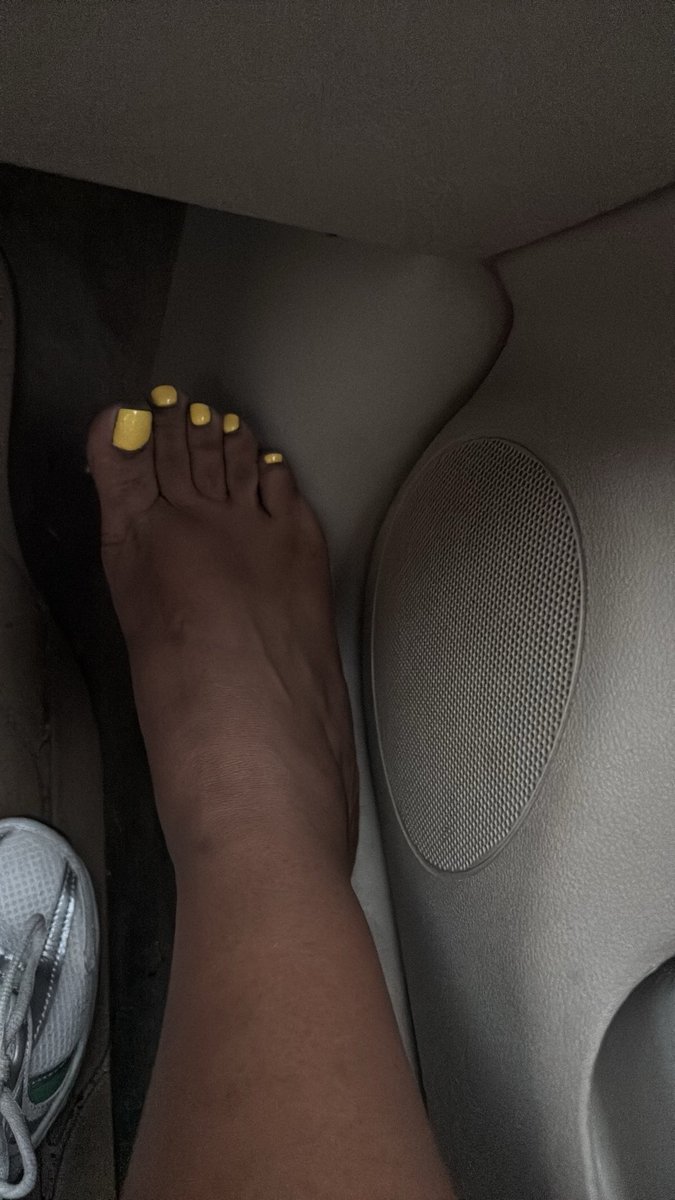 mspedipretty's tweet photo. it's raining my feet wet https://t.co/xiWwmjcCVy