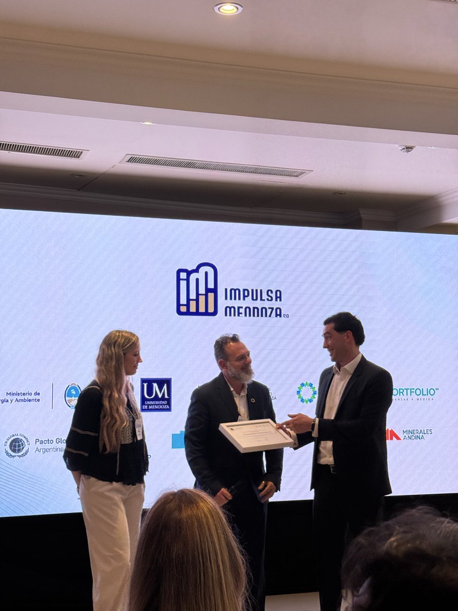 FerSabadin's tweet photo. Impulsa Mendoza presentó su Reporte de Sostenibilidad junto a la Universidad de Mendoza en el 2° Workshop Minería y Sostenibilidad. Además, recibió una distinción por ser parte del Pacto Global de la ONU.
Sostenibilidad, transparencia y trabajo conjunto 🤝
#mineriasostenible https://t.co/HESN2GFsEP