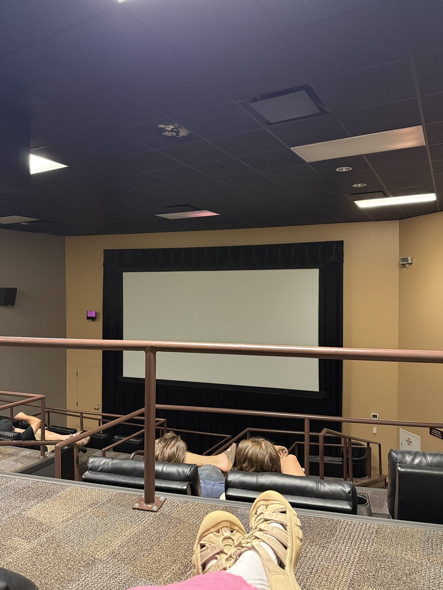 stuckyist's tweet photo. This being my view of Maddie’s secret being played in theaters https://t.co/A2hTPun97I