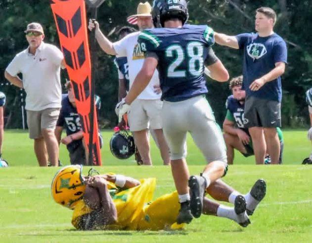DereonWiley5's tweet photo. Grateful for my first varsity reps today. Happy to contribute with a catch, but my main focus is on improving my mental toughness and attitude moving forward. This is just the beginning of the journey.
#NCPreps #Varsity #ClassOf2029
@FbRichmond 
@bed8942 https://t.co/4BdoPXUtsH