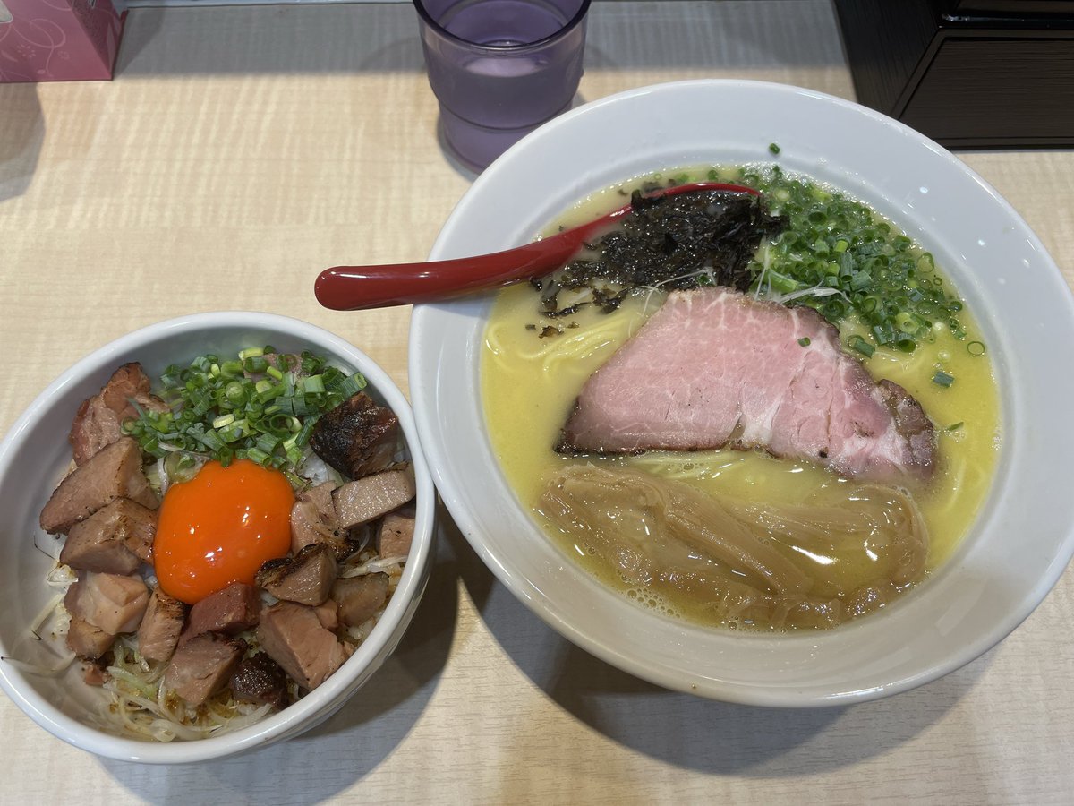jin_k_122's tweet photo. 暑い日こそラーメン
とはいえ店が暑いのはやめてぇぇ https://t.co/b7RkV0zgdS