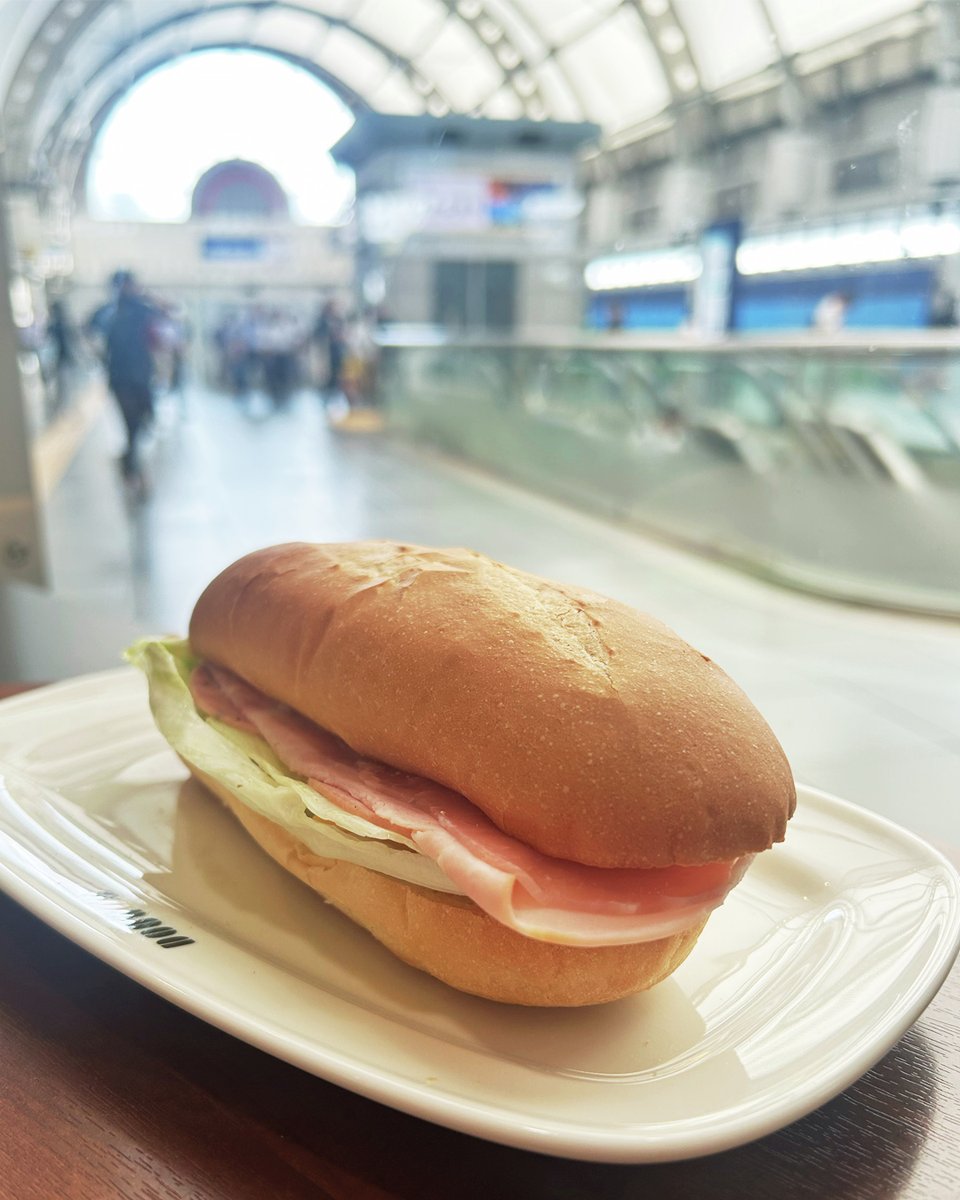 DoutorCoffee_co's tweet photo. ドトールクイズ!
☕️005
まるでヨーロッパの駅舎のよう。
ここは?
#ドトール #ドトールクイズ #doutor #quiz #ドトールコーヒーショップ #coffee #doutorquiz #doutorcoffee #新企画 #クイズ #ドトールコーヒー https://t.co/kl2lluAIkE
