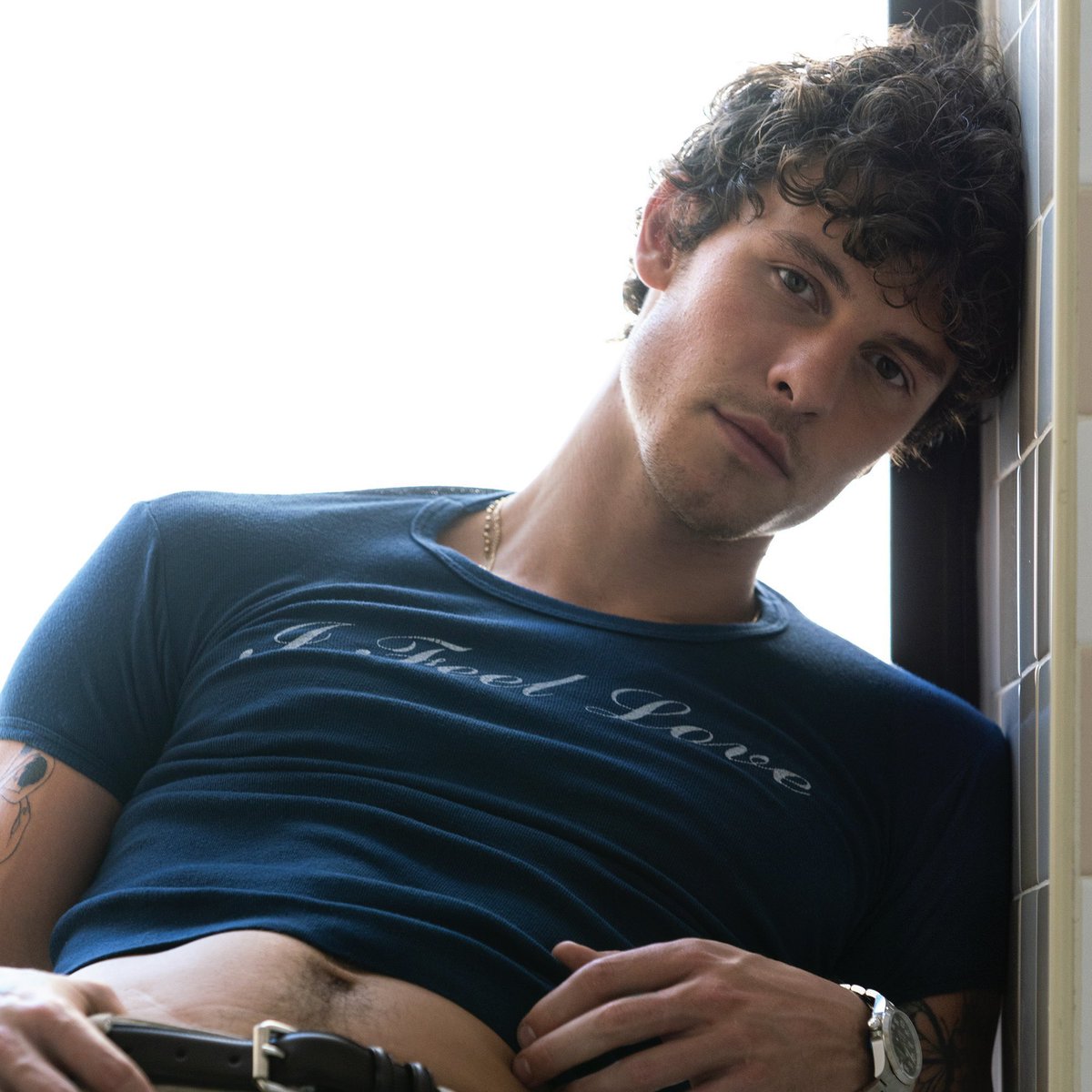 PopCrave's tweet photo. Happy 28th birthday to the talented Shawn Mendes. https://t.co/q0YwXrJgMu
