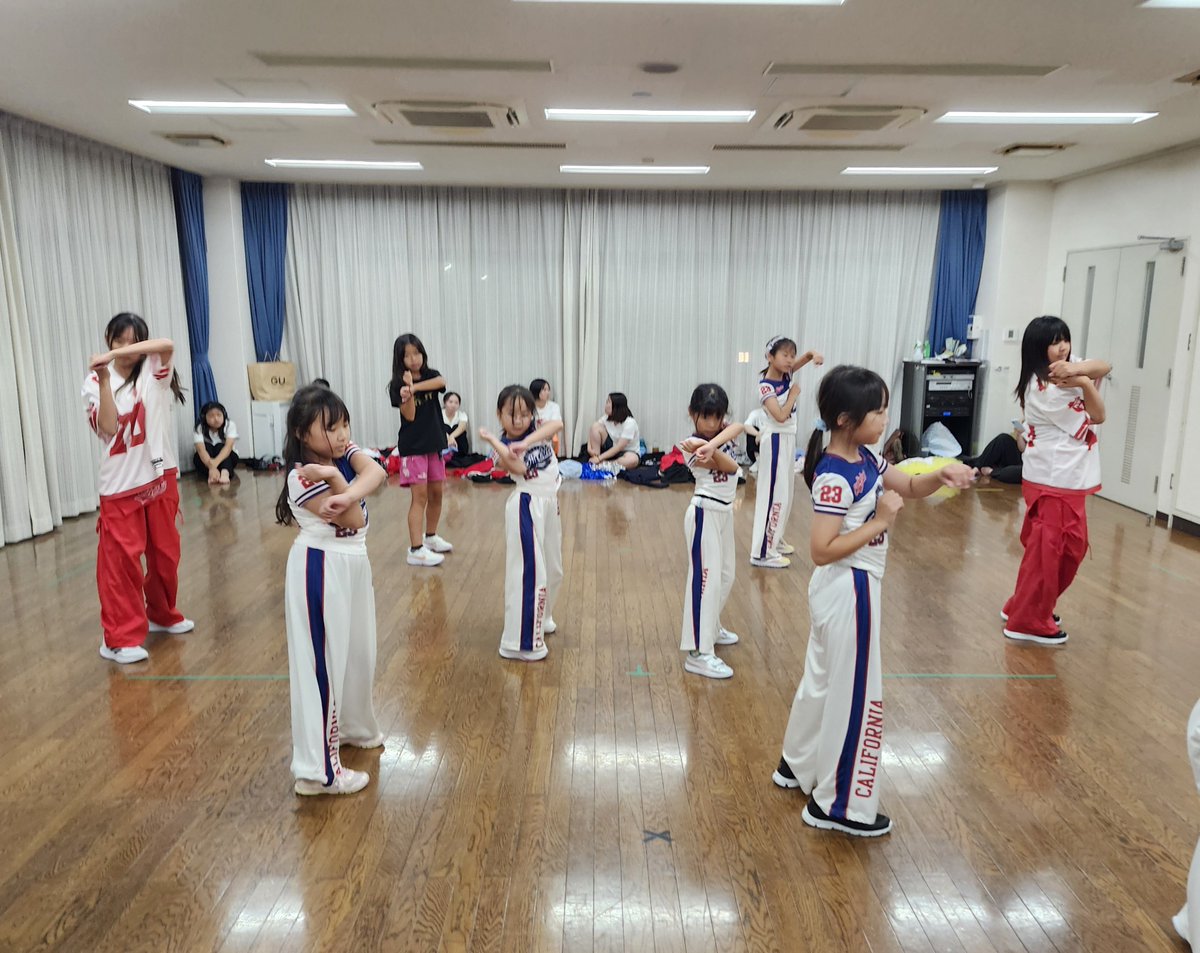 etcjrinfo's tweet photo. 本日は葦原祭りに出演します🔥
18:20～エトセトラジュニア(小学生)、 19:00～キングベリークラブ(中学生以上)です😊
この葦原祭りでだけ披露する小学生だけで踊るメドレーもありますのでお楽しみに～🎵 https://t.co/Ud0UmWLc0S