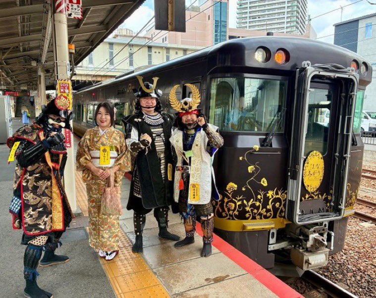 azuchi_official's tweet photo. ８月９日　日曜日JR特別列車「はなあかり」おもてなしの告知をいたしておりましたが、日程確認ミスで　当日の運行はありません　誠に申し訳ございません　お間違えのないようによろしくお願い申し上げます🙇　申し訳ございませんでした https://t.co/KWiXquTT7h