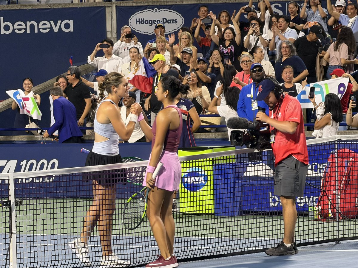 DYANCASTILLEJO's tweet photo. EALA McNally hug at Net Alex wins in 3 What a match https://t.co/ljBlpJc9mU
