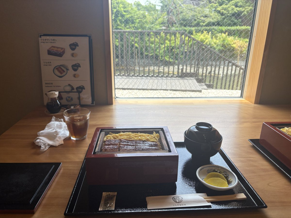 toto_ring's tweet photo. 柳川。川下りしてる人たちを見ながら蒸籠蒸し。 https://t.co/Hz0ukszPDn