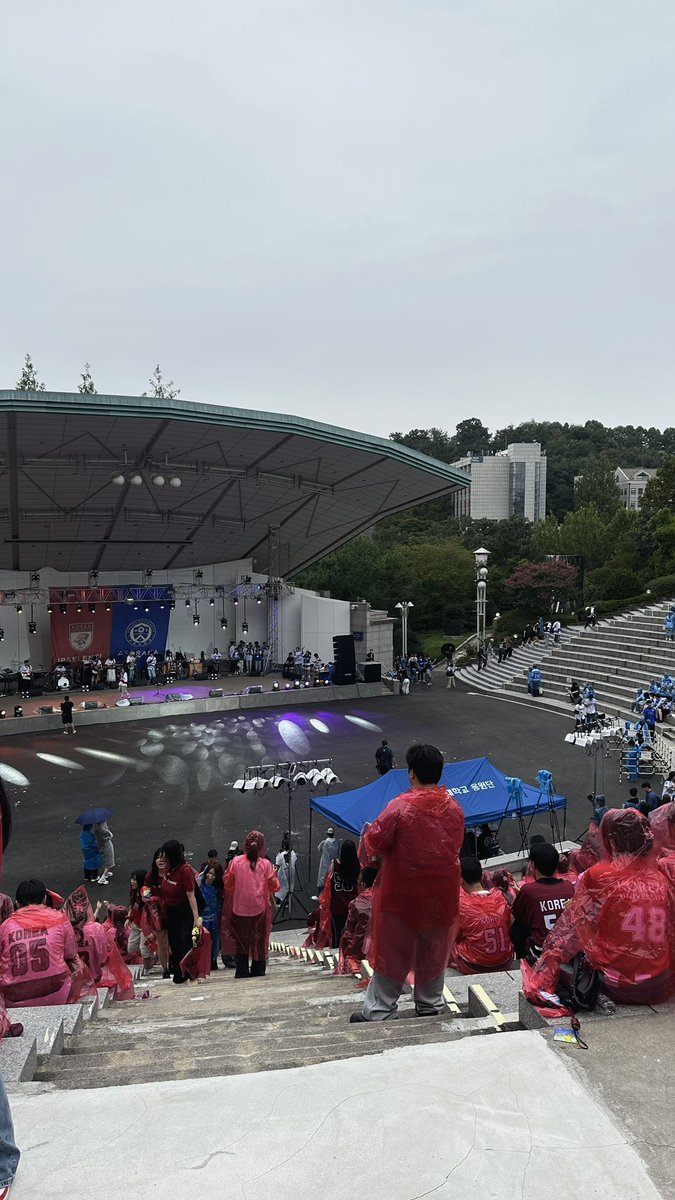 lawschtrainee's tweet photo. 근데나는진짜로
개강이너무너무기다려지고
ㅃㄹ개강해서 개강총회가고 동아리박람회가고 합동응원전가고 과방에서치킨시켜먹고 수강정정하느라피씨방에서밤새고 시험기간에는열람실에서밤새고 하루정도는 자휴때리고 친구들이랑 당일치기 여행가야되서 개강통이 너무나도 온다 .. 학교갈래 https://t.co/dWjcmOfWnn