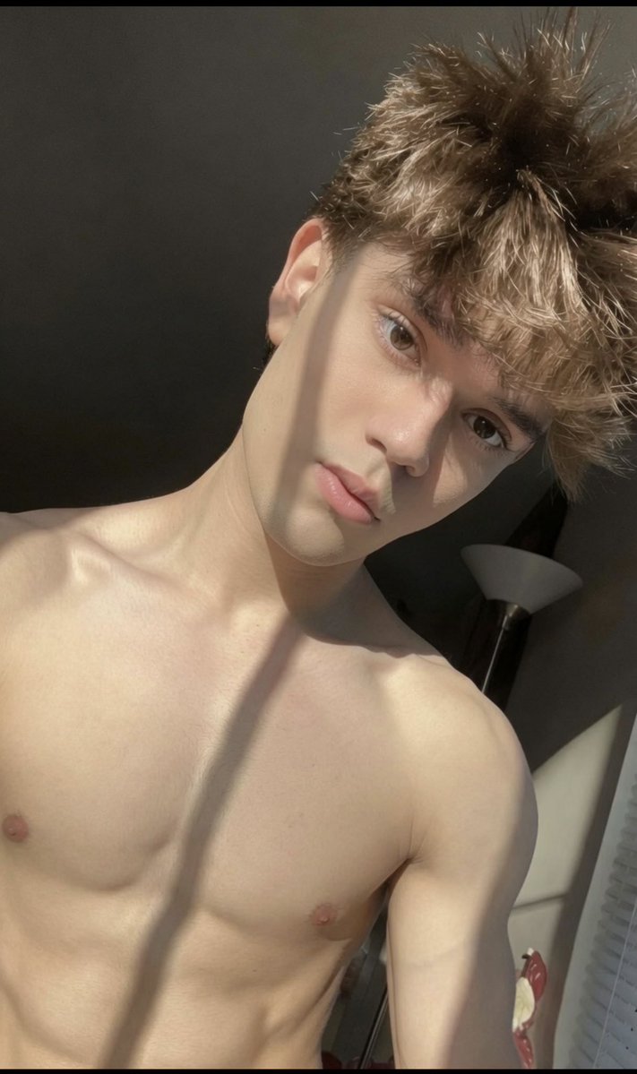 Aiden06889's tweet photo. Come play with me daddies 🏳️‍🌈 #twink #gay https://t.co/NJBqoMs1bM