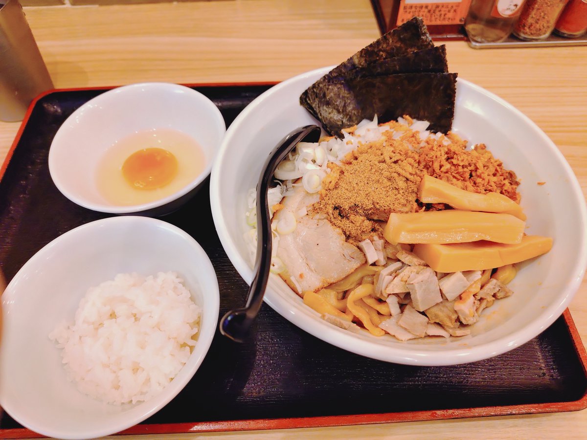 OMQ52se's tweet photo. つけ麺大輝の油そば（中）。
美味しいけど、ちょっと味が濃かった…
これで950円だから安い。 https://t.co/gPAa5AxePW