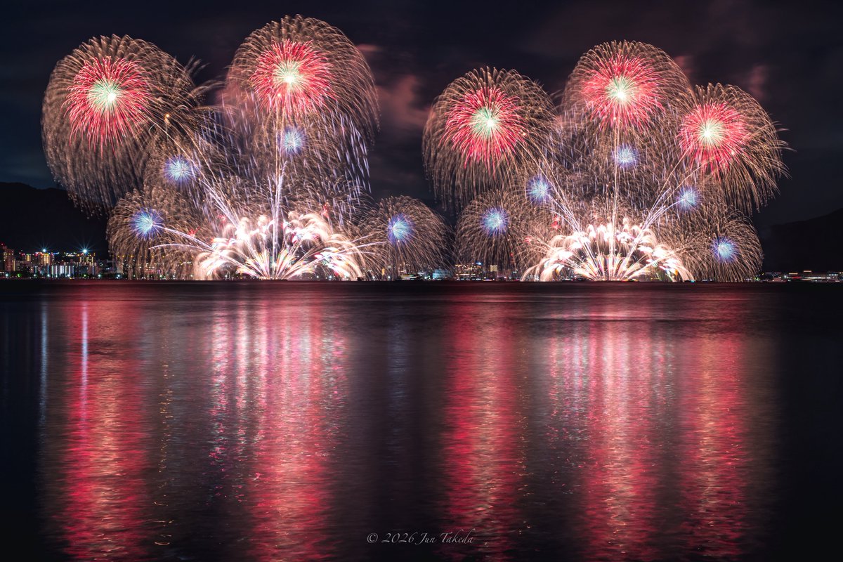 man_tac's tweet photo. びわ湖大花火大会2026その2🎆🎇
怒涛のフィナーレ4枚✨🤗
2026.8.6撮影

#しがトコ 
Leica SL3-S x SIGMA 28-105mm F2.8 DG DN | Art https://t.co/xObVKFqLYF