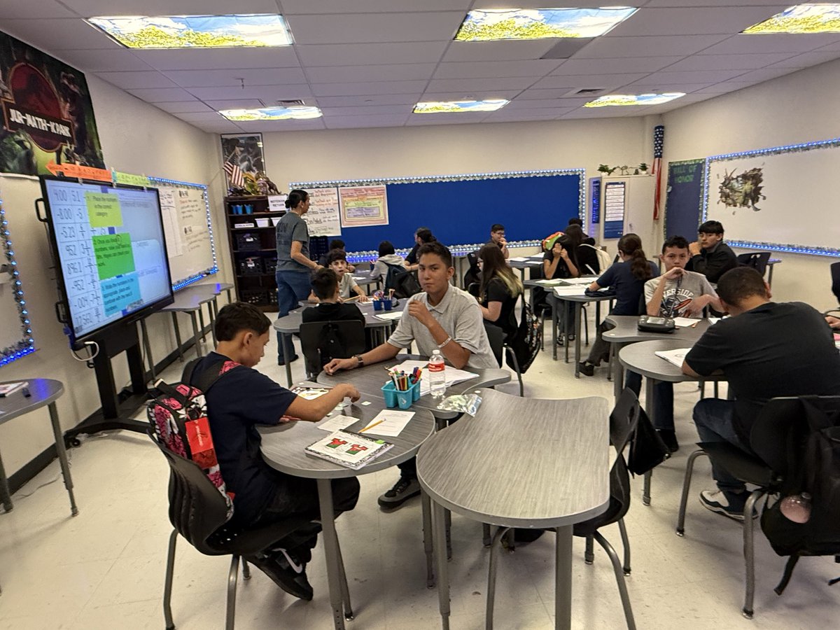 Prater222's tweet photo. At Riverside MS we had engagement in our contents @MonikaMHayes, SPED/504 paper work, and faculty pictures today! 🧡💙 #WINfortheValley @FORtheValley_DM @AndreaMorse26 @MTovias_RMS https://t.co/YGu9YUX5Fa