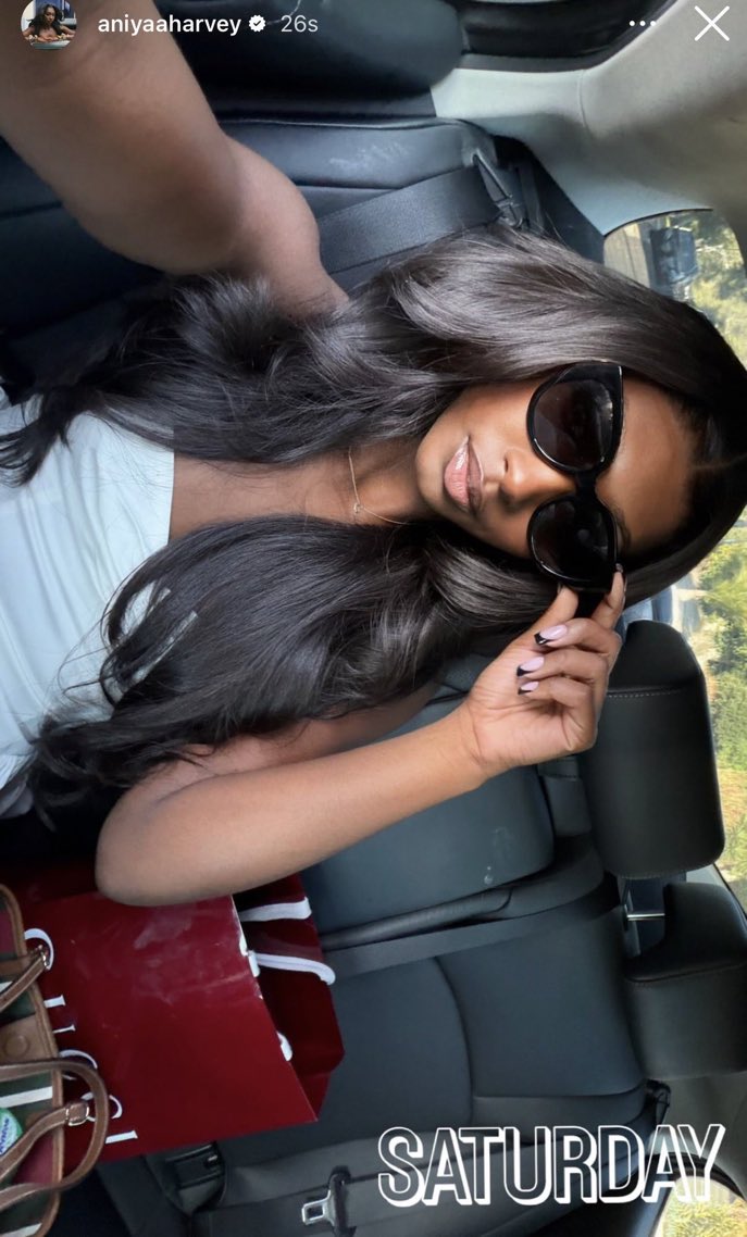 nicoledtfu's tweet photo. gucci just casually being in the back? oh wow she is really taking it https://t.co/P9HtPlj1gt