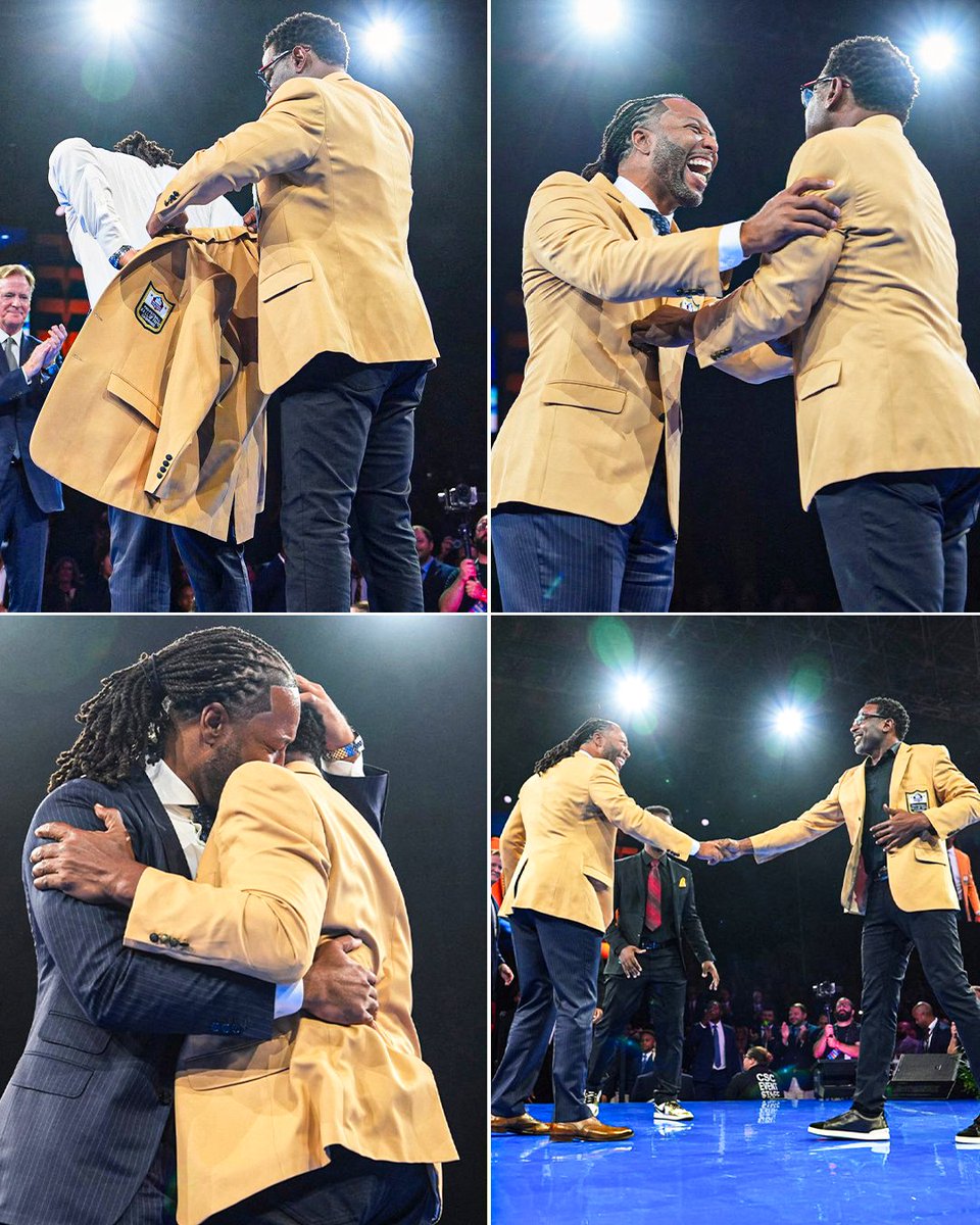 YahooSports's tweet photo. Newly inducted Hall of Famer Larry Fitzgerald receives his gold jacket ❤️ https://t.co/o5PRGDQCeH