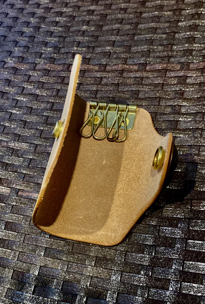 LeatherMog's tweet photo. concho key case
ナチュラルヌメがエイジングを楽しめます。
コンチョはlittle win製https://t.co/oDIp39FAsv https://t.co/sSPQWkDndK