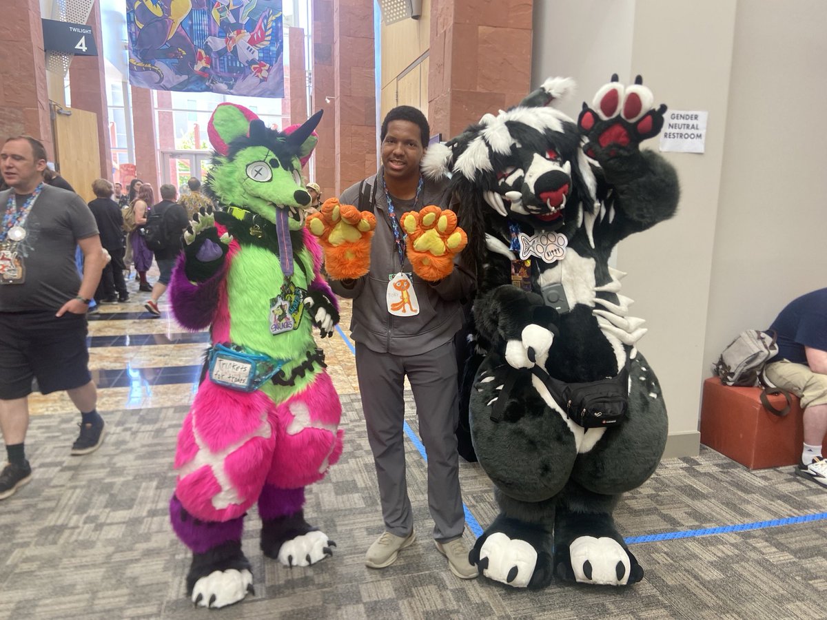 TobyInt's tweet photo. It felt really nice to go to a AWU for the first time, happy #FursuitFriday https://t.co/ORIZ4gzhun