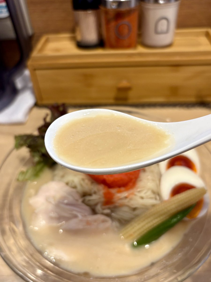 runnerDaibar's tweet photo. 「爆盛り辛子明太子に注意⚠️…麺にたっぷり絡んで最高すぎるぜ😍💕」

麺屋M／阪東橋

今日からの限定⭐️
冷製豆乳辛子明太子そば+味玉

中央に鎮座する明太子マウンテン⛰️
豆乳のクリーミーな冷たいスープ😋

明太子がたっぷり中細麺に絡んでくる🍜
クリーミーなスープと明太子の相性もいい

〆はライスドボン
クリーム明太子茶漬けの完成！！
これがまためちゃウマウマ〜❤️

大満足でご馳走さまでした🙏

食べてもなくならない明太子が嬉しい🌶️
明太子好きなら絶対におすすめだよ👍

＃麺屋M ＃明太子 ＃冷やし ＃阪東橋 ＃横浜ラーメン