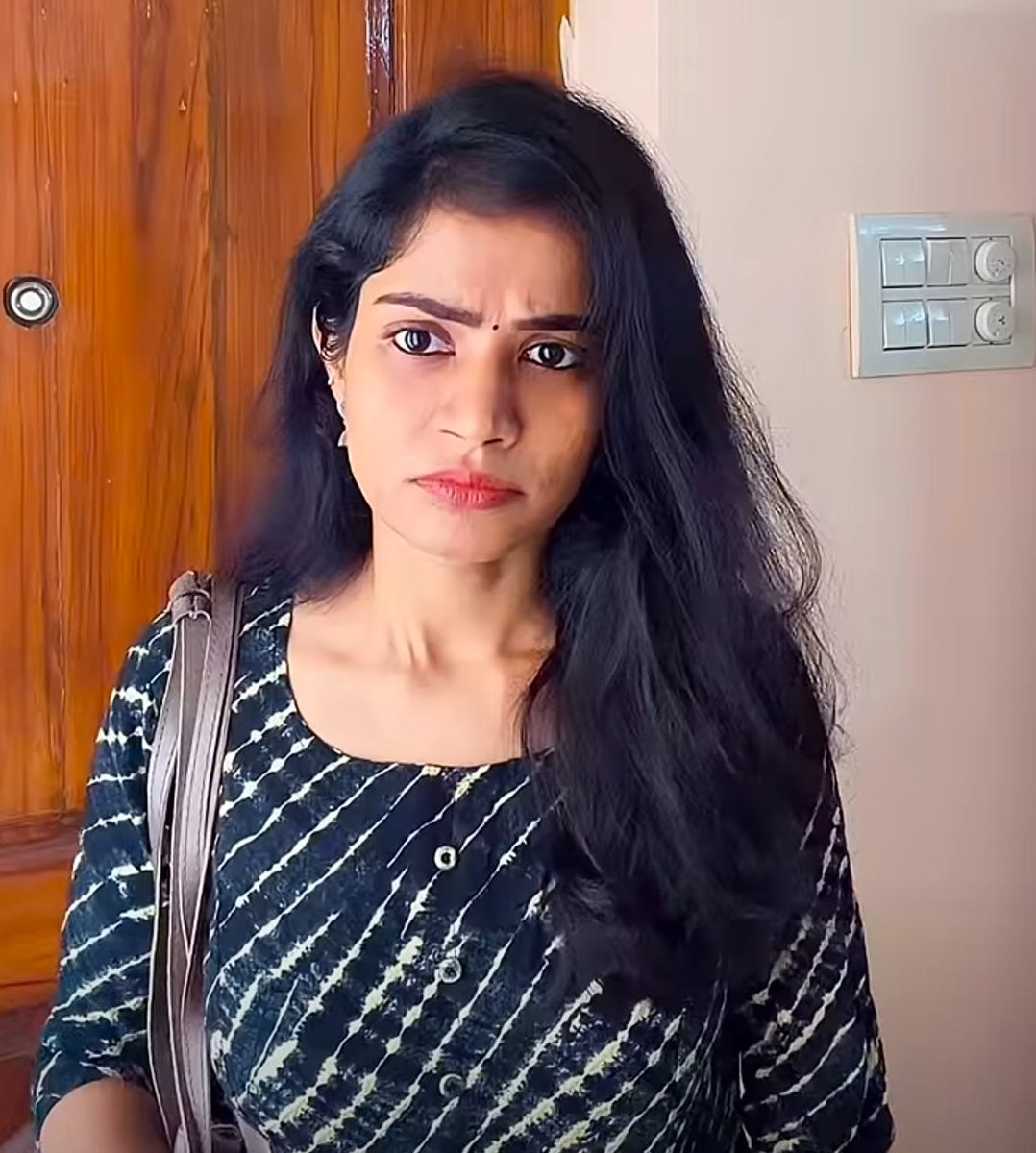 RishiOfficial_1's tweet photo. Uthra.. the most talented mono acting youtuber..💯🔥 Her comedy is extraordinary 📈🥵 https://t.co/8J0O2FKXwz