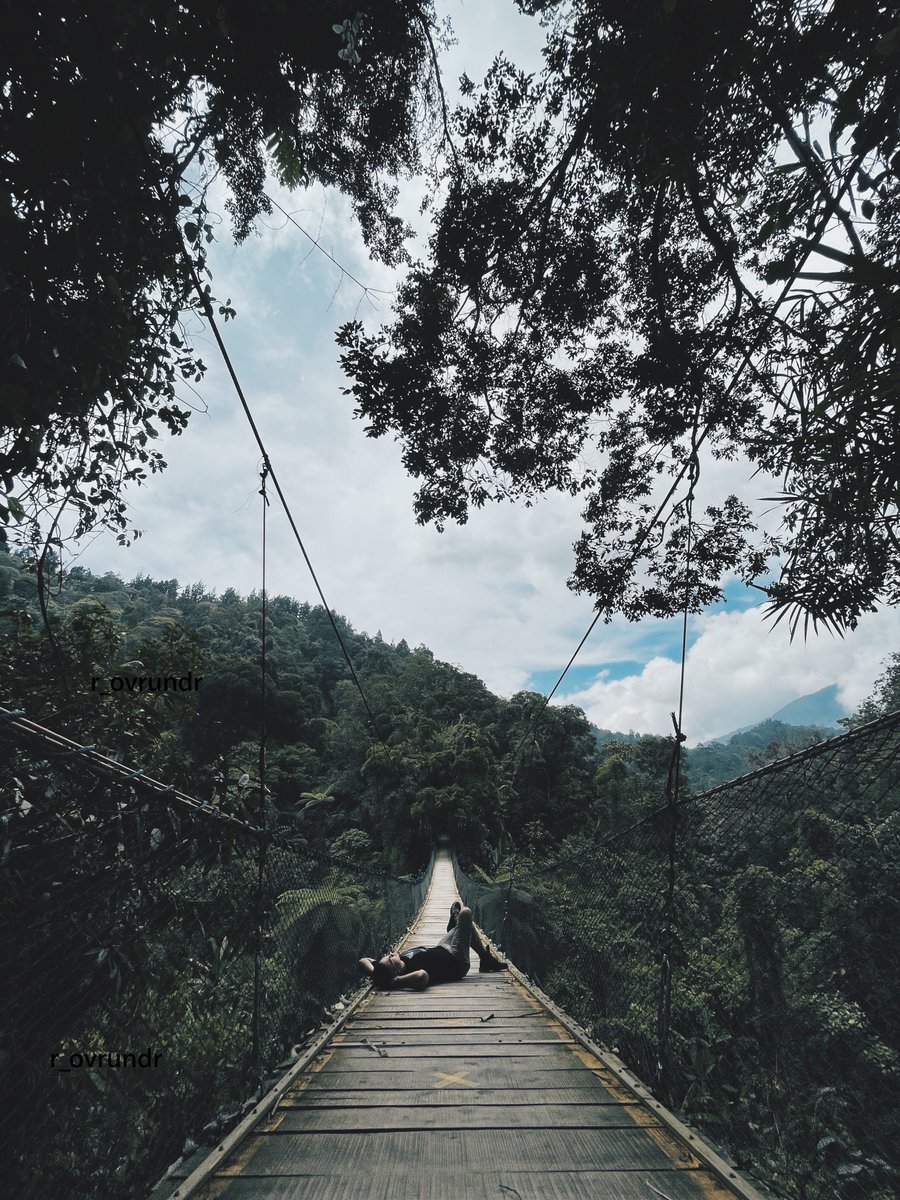 R_OverUnder's tweet photo. Pakai kemeja terlihat rapi,
Siap melangkah dengan semangat.
Buat yang weekend masih cari rezeki,
Semoga lelahmu menjadi berkat. 

⁠#HappyWeekend⁠ ⁠#AkhirPekan⁠ ⁠#SabtuProduktif⁠ ⁠#SundayFunday https://t.co/lTuNVZICEC