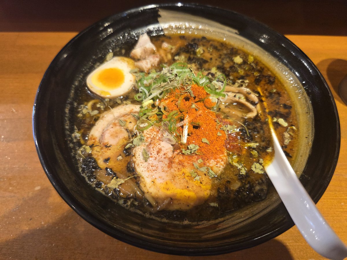 eaKa77's tweet photo. 辛いラーメン14 スパイスラーメン超激辛 喉だけピンポイントで痛くしてくる不思議な味 https://t.co/sGenkXoTtL