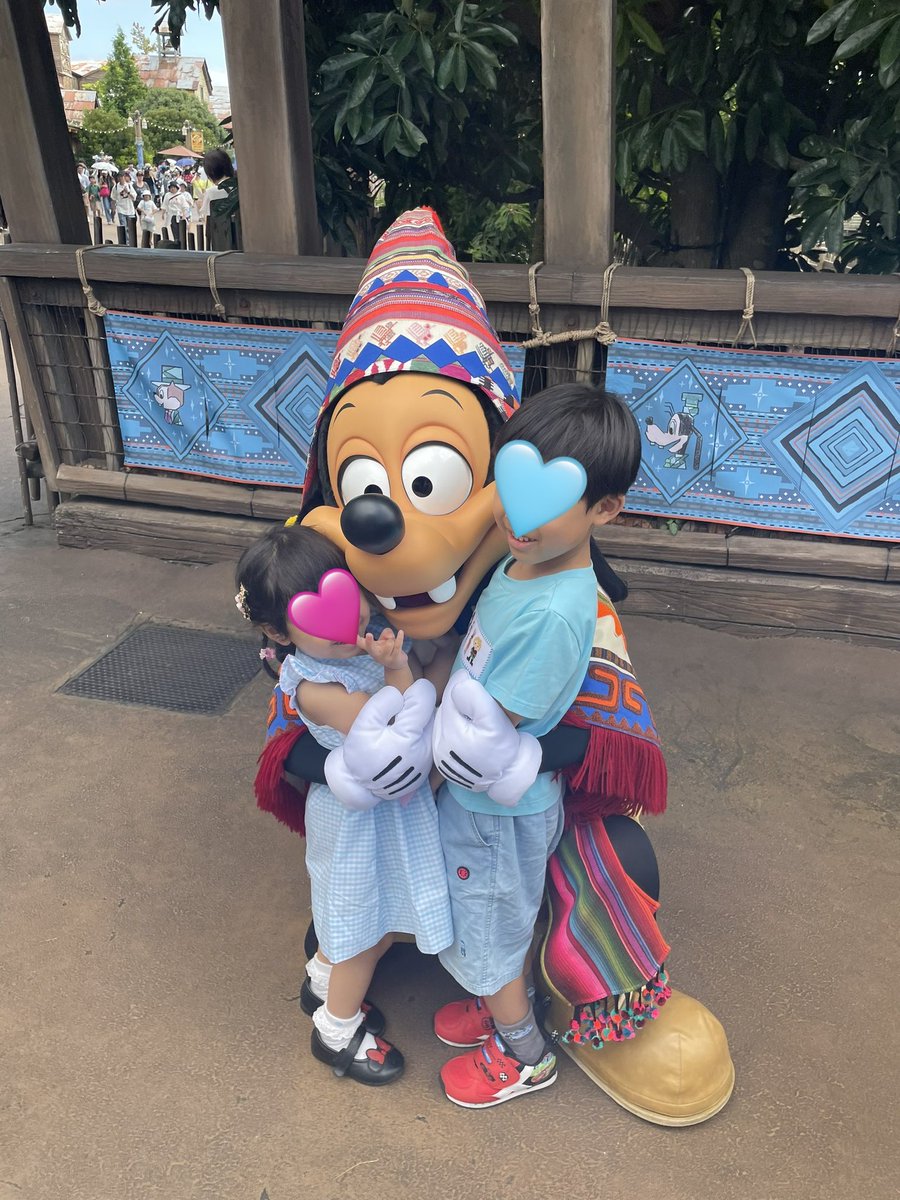 haruk19's tweet photo. 7月は幼稚園の行事や法事でバタバタしてましたが、やっと予定が空いたので車でディズニーへ🚙✨１日目はシーからのトイホ☺️曇りで涼しい予報で楽しみにしてたけど、やはり晴れて暑かった🥵舞浜周辺には雲ができにくいのかな？🤔☁️でもたくさんキャラグリできて充実してました🥹🌋 https://t.co/IIfVDqgJ80