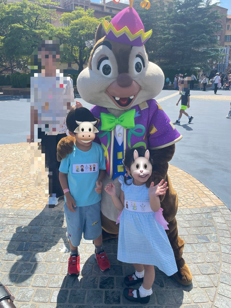 haruk19's tweet photo. 7月は幼稚園の行事や法事でバタバタしてましたが、やっと予定が空いたので車でディズニーへ🚙✨１日目はシーからのトイホ☺️曇りで涼しい予報で楽しみにしてたけど、やはり晴れて暑かった🥵舞浜周辺には雲ができにくいのかな？🤔☁️でもたくさんキャラグリできて充実してました🥹🌋 https://t.co/IIfVDqgJ80