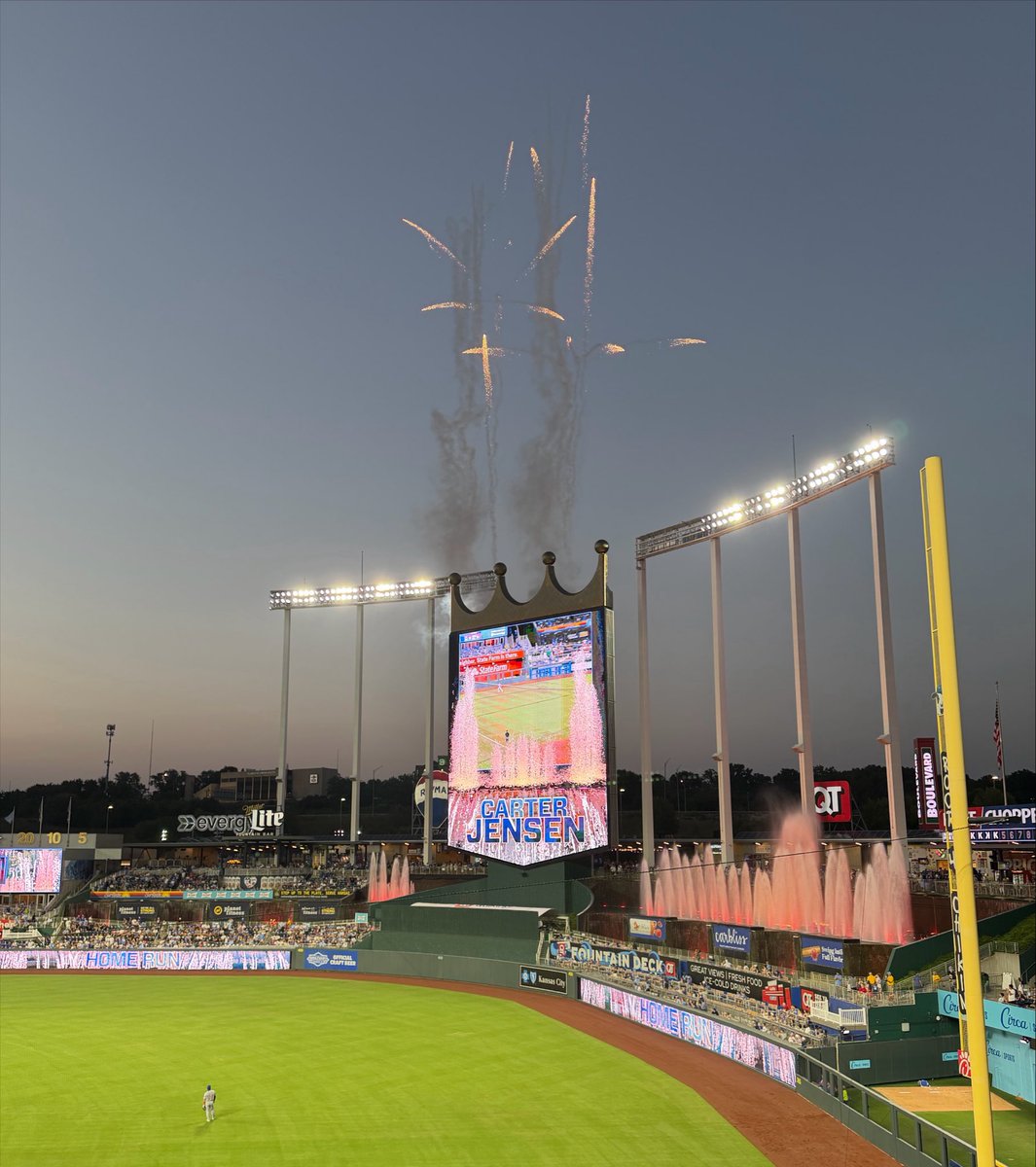 ryansarpalius's tweet photo. Fun night at the yard. ⚾️☑️ #kaufmanstadium #TheK https://t.co/2xd1xHhZtU