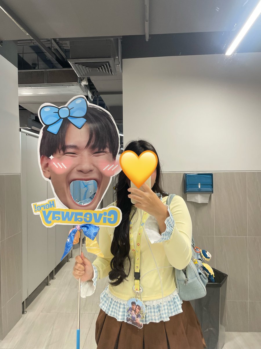 ddillongwki's tweet photo. Giveaway D-1 ขอบคุณที่เอ็นดูจูจู้กับเด่กตัวเร้กๆคนนี้ กิ้บอะเวจั้นหมดตั้งแต่แรกๆ แต่ทุกคนก็ไม่ถือ เอากิ้บอะเวตัวเองยัดใส่ปากจูไม่หยุด😭💙💛 https://t.co/cYwK5KRcA8