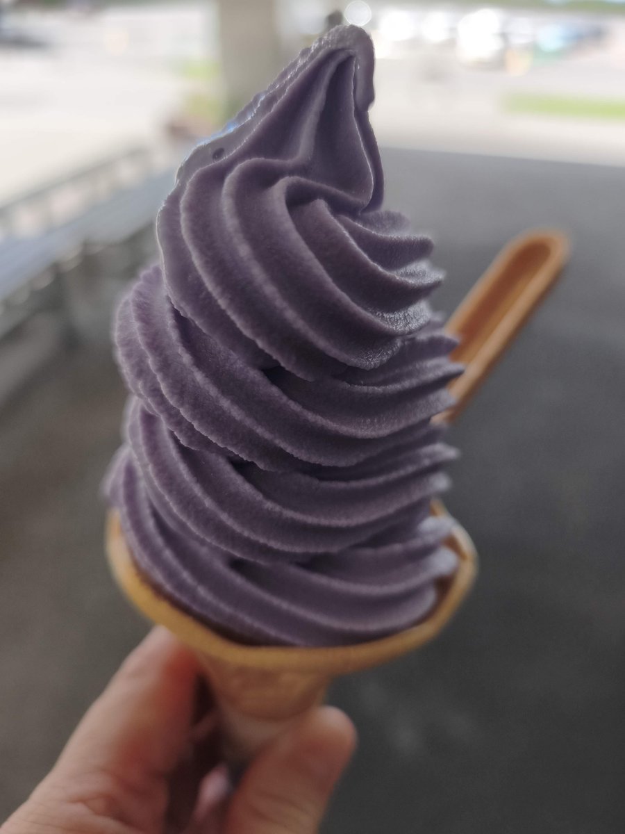 rw7bph's tweet photo. ラベンダーソフト

絶対不味いと思ってたけど、かなりおいしい。 https://t.co/XZW22aK21G