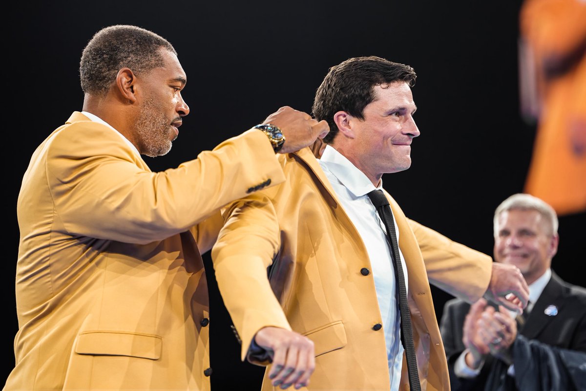 Panthers's tweet photo. We’re all here for LUUUUKE #HallOfFame https://t.co/NnJyHn9sDq