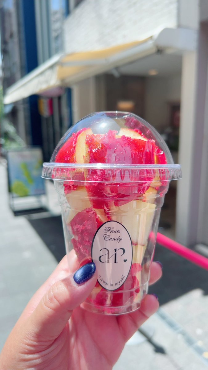 Risa_plan's tweet photo. りんご飴🍎桃飴もあったから次は桃にする🍑 https://t.co/RXXS2B3YIO