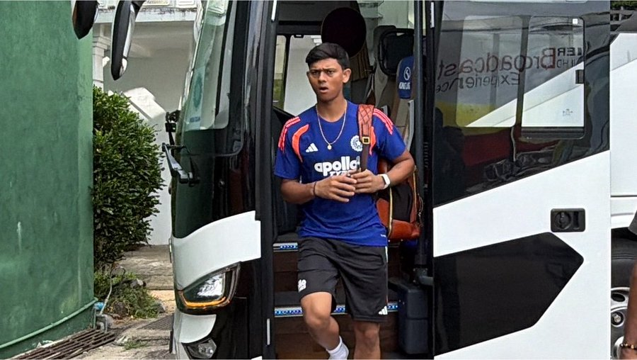 CMTNews24's tweet photo. TEAM INDIA ARRIVES FOR DAY 2 🇮🇳

Team India has reached the NCC Ground in Colombo for Day 2 of the warm-up match.

Indian batters set to take the field after Sri Lanka XI scored 363/8 on Day 1.

Crucial red-ball practice ahead of the Galle Test. https://t.co/d02h82j5xc