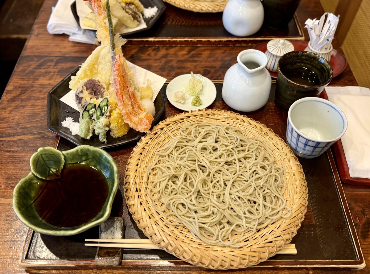 uenokuromon's tweet photo. 根津のよし房凜、蕎麦はもちろんのこと天ぷらが今まで食べてきた中で一番美味しくて感動した… https://t.co/j4q8Sqwnnr