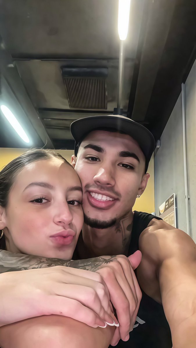 liszqva's tweet photo. Amo a forma como a vida transborda em mim quando estou ao seu lado. Que esse novo ciclo seja repleto de alegria, energia e felicidade. Feliz aniversário, meu amor! ❤️ https://t.co/D17kjVicOg