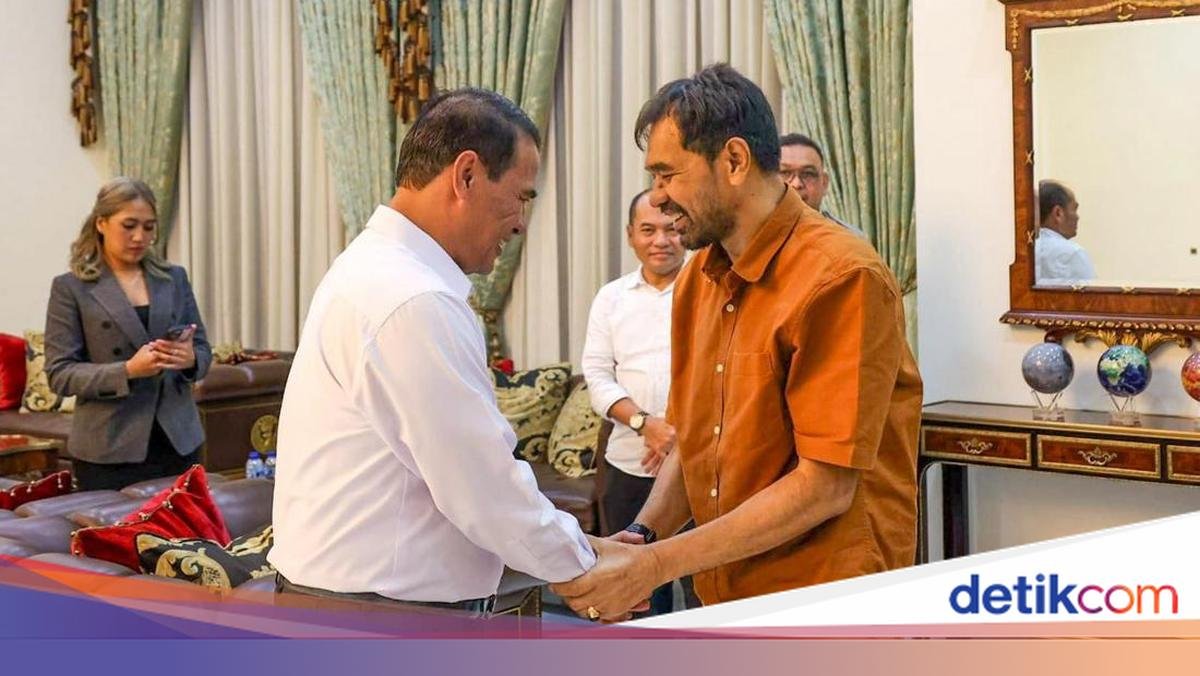 LambeSahamjja's tweet photo. stafsus gubernur aceh minta mentan gak sudutin gubernur mualem soal anggaran pertanian:
- amran nanyain kenapa anggaran bantuan bencana belum kepake di daerah
- faisal bilang total bantuan kementan 2,5 triliun
- 515 miliar ada di satker daerah buat rehabilitasi 40rb hektare sawah
- sisanya 2 triliun dikelola langsung sama satker pusat kementan bukan lewat kas aceh
- faisal minta mentan transparan jelasin ke publik soal alur dana ini
- minta dicek lagi ke bawahan biar gak ada salah laporan yang nyalahin gubernur aceh